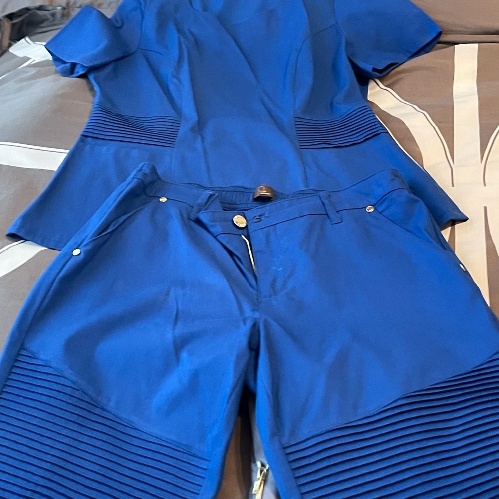 JAANNU Size Medium Scrub Set